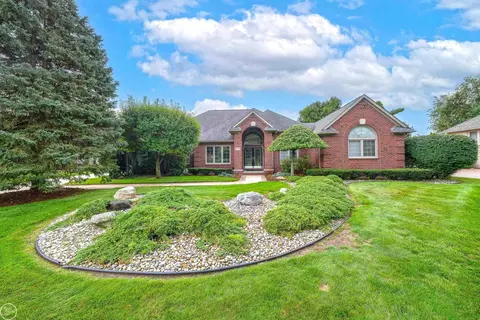11702 Forest Gln, Shelby Township, MI 48315