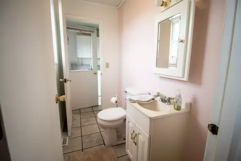 Bath - 815 State, Vassar, MI 48768 photo 4 of 5