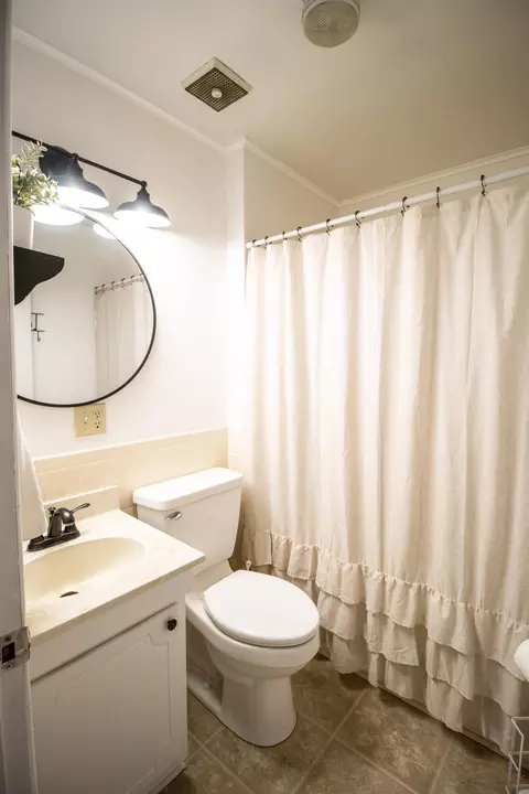 Bath - 815 State, Vassar, MI 48768 photo 3 of 5