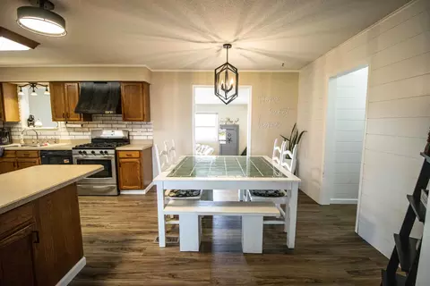 Dining - 815 State, Vassar, MI 48768 photo 1 of 2