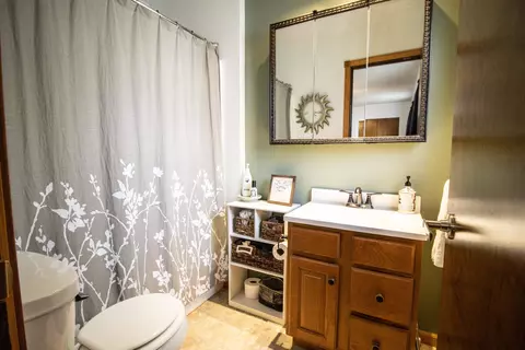 Bath - 815 State, Vassar, MI 48768 photo 1 of 5