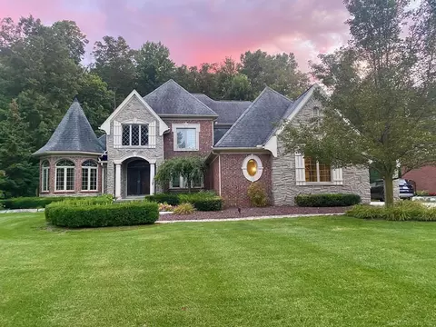 11294 Forest Vw, Washington, MI 48094
