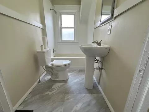Bath - 735 Cayuga, Gladwin, MI 48624 photo 1 of 2