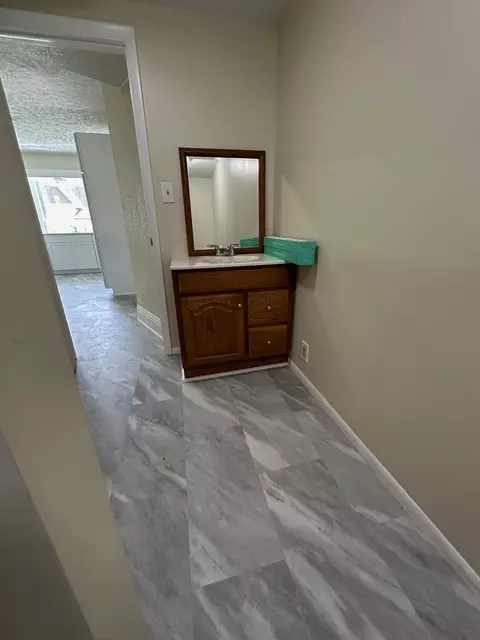 Entry Way - 735 Cayuga, Gladwin, MI 48624 photo 1 of 1