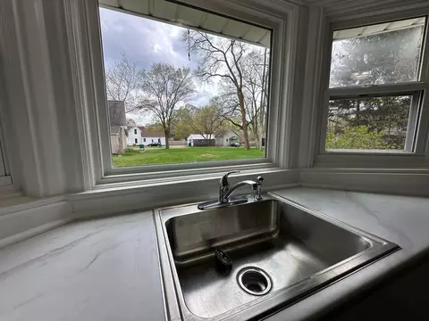 Kitchen - 735 Cayuga, Gladwin, MI 48624 photo 2 of 2