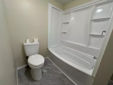 Bath - 735 Cayuga, Gladwin, MI 48624 photo 2 of 2