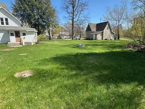 Exterior - 735 Cayuga, Gladwin, MI 48624 photo 2 of 2