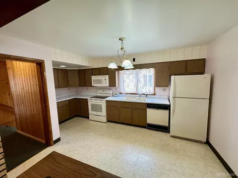 Kitchen - 442 W Empire, Ishpeming, MI 49849 photo 2 of 2