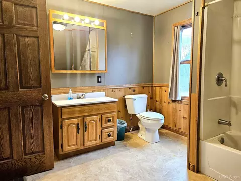 Bath - 611 Ashlund, Wakefield, MI 49968 photo 1 of 2