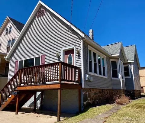 135 Vine, Ishpeming, MI 49849