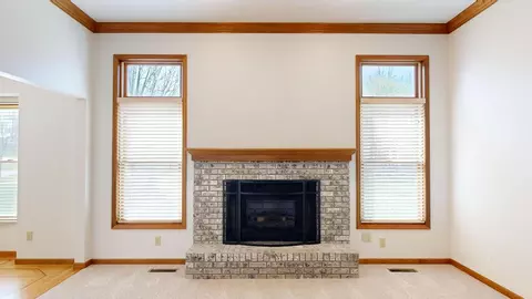 Living - 214 Primrose, Flushing, MI 48433 photo 5 of 5