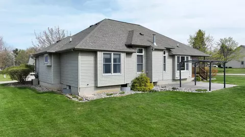 Exterior - 214 Primrose, Flushing, MI 48433 photo 12 of 14