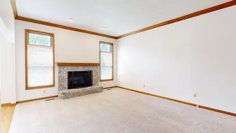 Living - 214 Primrose, Flushing, MI 48433 photo 4 of 5