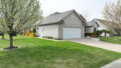 Exterior - 214 Primrose, Flushing, MI 48433 photo 7 of 14