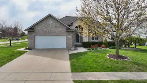 Exterior - 214 Primrose, Flushing, MI 48433 photo 4 of 14