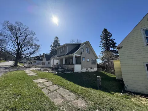 501 E F, Iron Mountain, MI 49801