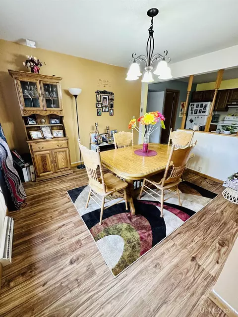 Dining - 618 Mitchell, Negaunee, MI 49866 photo 2 of 2
