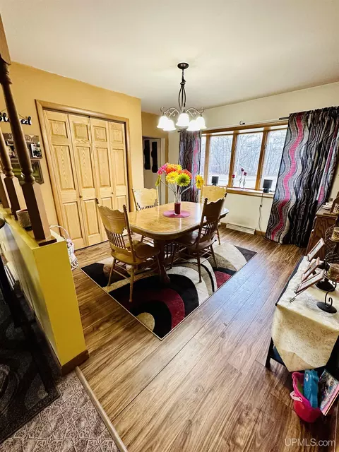 Dining - 618 Mitchell, Negaunee, MI 49866 photo 1 of 2