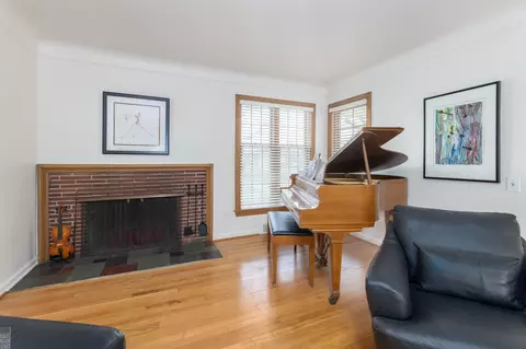 Living - 899 S Brys, Grosse Pointe Woods, MI 48236 photo 4 of 5
