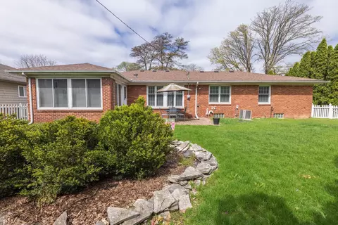 Exterior - 899 S Brys, Grosse Pointe Woods, MI 48236 photo 2 of 7