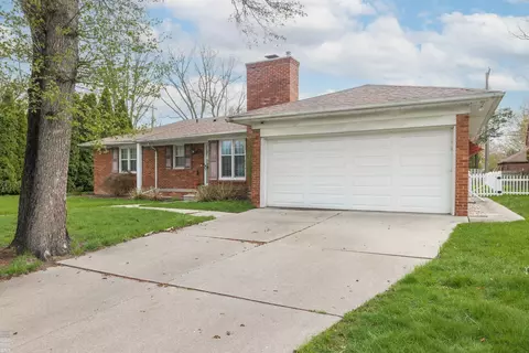 Exterior - 899 S Brys, Grosse Pointe Woods, MI 48236 photo 7 of 7