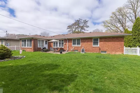 Exterior - 899 S Brys, Grosse Pointe Woods, MI 48236 photo 4 of 7
