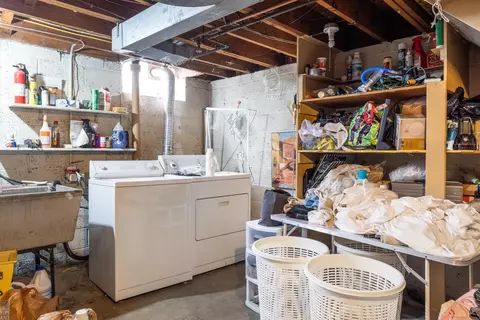 Kitchen - 899 S Brys, Grosse Pointe Woods, MI 48236 photo 3 of 3
