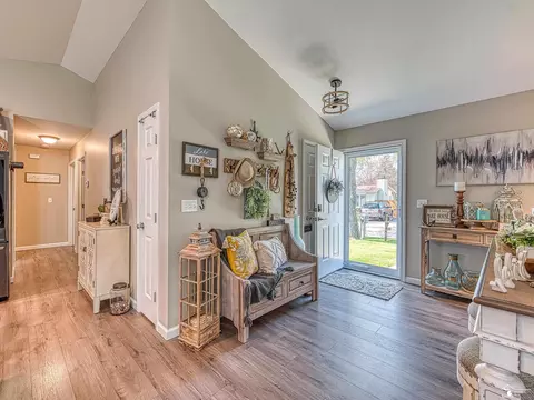 Entry Way - 3291 Baycrest, Monroe, MI 48162 photo 1 of 1