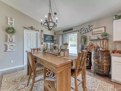 Dining - 3291 Baycrest, Monroe, MI 48162 photo 3 of 3