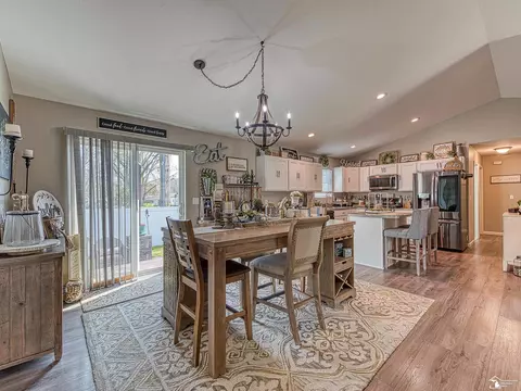 Dining - 3291 Baycrest, Monroe, MI 48162 photo 1 of 3