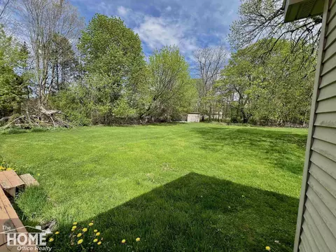 623 Aiken, Owosso, MI 48867 photo 2