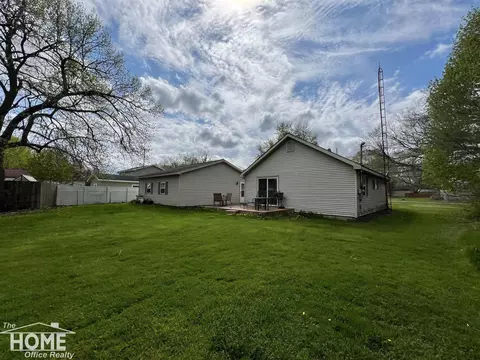 623 Aiken, Owosso, MI 48867 photo 4