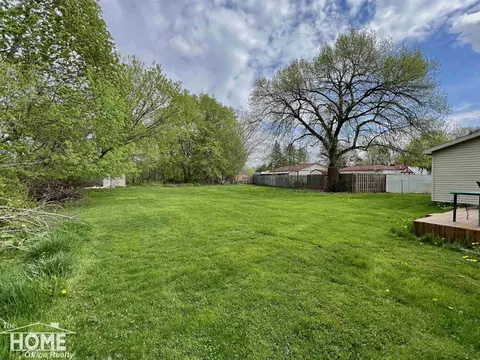623 Aiken, Owosso, MI 48867 photo 3