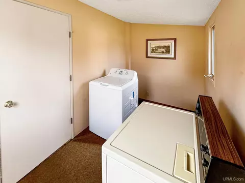 623 S 19th, Escanaba, MI 49829 photo 12