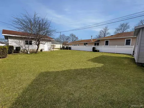 623 S 19th, Escanaba, MI 49829 photo 15