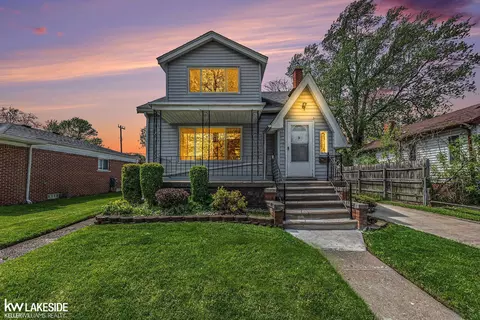 22085 Elmwood, Eastpointe, MI 48021