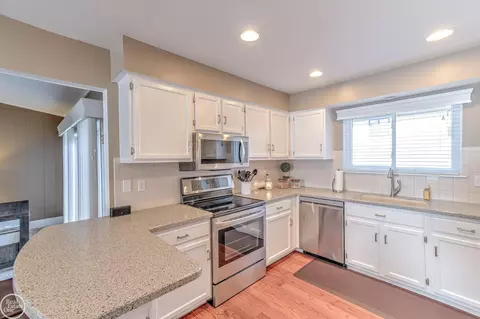 Kitchen - 17460 Delaware, Macomb, MI 48044 photo 2 of 3