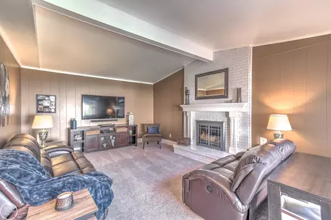 Living - 17460 Delaware, Macomb, MI 48044 photo 2 of 4