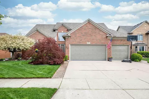 19019 Sandhurst, Clinton Township, MI 48038