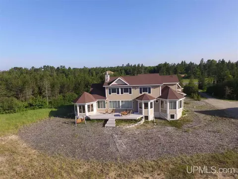 1253 Lakeshore # W, Manistique, MI 49854