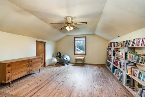 Bedroom - 15490 Gratiot, Hemlock, MI 48626 photo 2 of 3