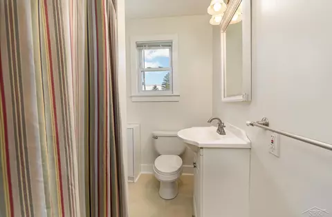 Bath - 15490 Gratiot, Hemlock, MI 48626 photo 1 of 2