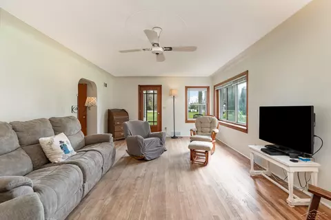 Living - 15490 Gratiot, Hemlock, MI 48626 photo 1 of 1