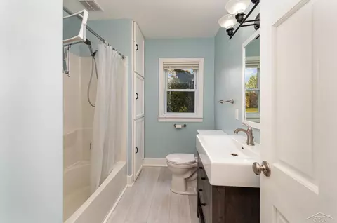 Bath - 15490 Gratiot, Hemlock, MI 48626 photo 2 of 2