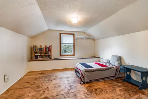Bedroom - 15490 Gratiot, Hemlock, MI 48626 photo 3 of 3