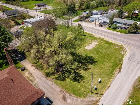 13796 S Dixie, La Salle, MI 48145