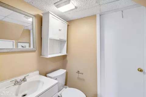 2279 Stanhope, Grosse Pointe Woods, MI 48236 photo 24