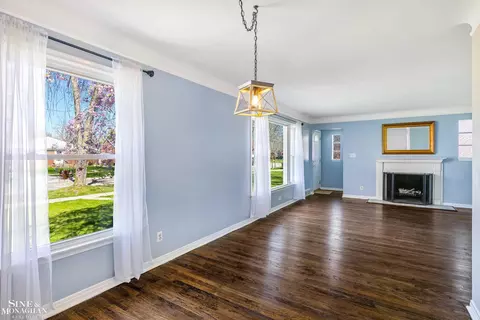 2279 Stanhope, Grosse Pointe Woods, MI 48236 photo 13