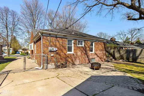 2279 Stanhope, Grosse Pointe Woods, MI 48236 photo 32