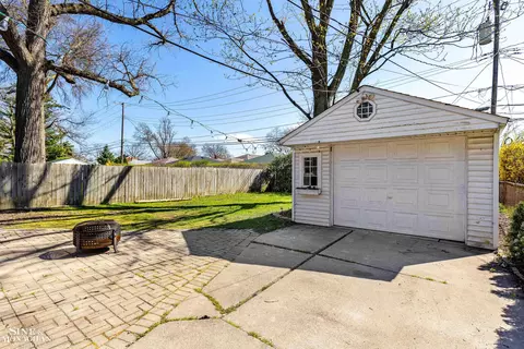 2279 Stanhope, Grosse Pointe Woods, MI 48236 photo 31